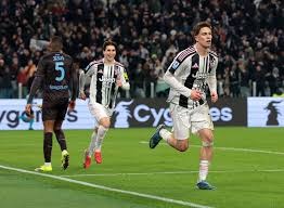 花滑全锦赛女单厮杀：张瑞阳短节目力压朱易！积18分优势冲击米兰